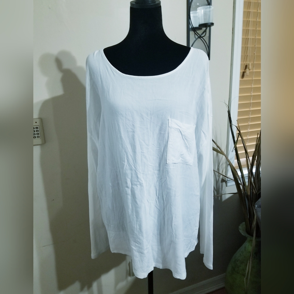 Old Navy White Scoop Neck Long Sleeve Pocket Tee